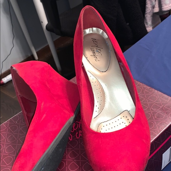 Red Heels - Picture 4 of 4